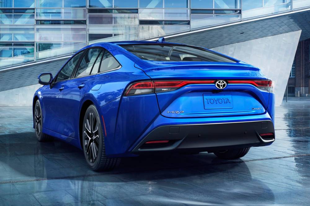 https://cdn.autogreeknews.gr/wp-content/uploads/2025/12/2026-toyota-mirai-4.jpg