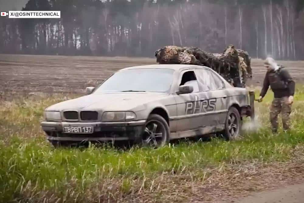 https://cdn.autogreeknews.gr/wp-content/uploads/2025/12/BMW-E38-Ukraine-rocket-00005-2048x1097-1.jpg