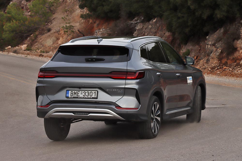 https://cdn.autogreeknews.gr/wp-content/uploads/2025/12/BYD-SEAL-U-DM-i-2WD-4.jpg