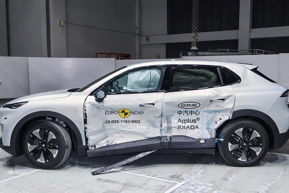 https://cdn.autogreeknews.gr/wp-content/uploads/2025/12/Changan-Deepal-S05-EuroNCAP-2.jpg