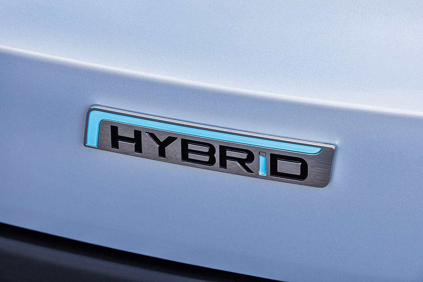 https://cdn.autogreeknews.gr/wp-content/uploads/2025/12/Chery-Tiggo-4-Hybrid-logo.jpg