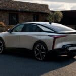 DS-No8-PHOTOS_LIFESTYLE_N°8_Cristal-Pearl_Back