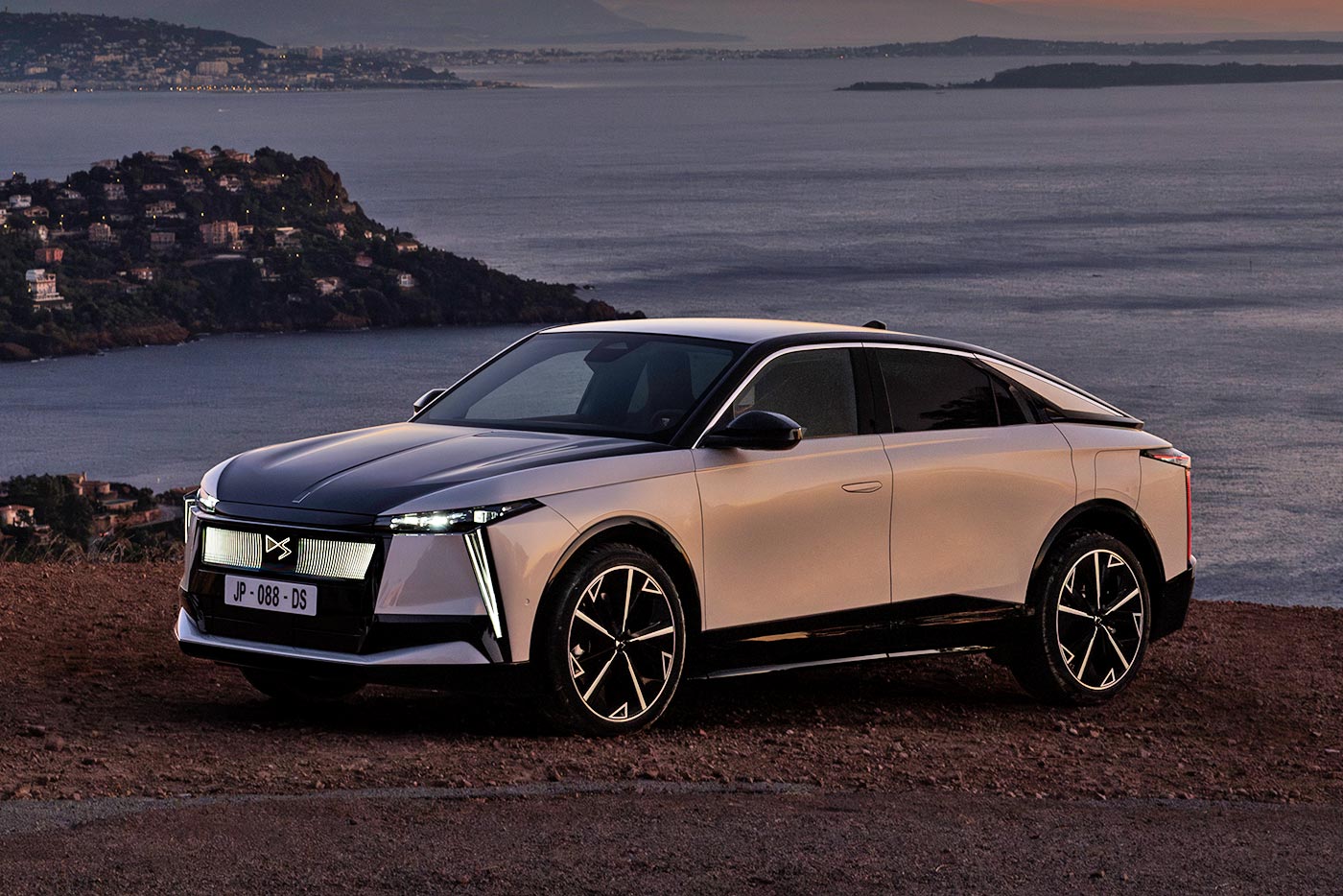 Ήρθε η νέα ναυαρχίδα DS N°8 (+τιμές)