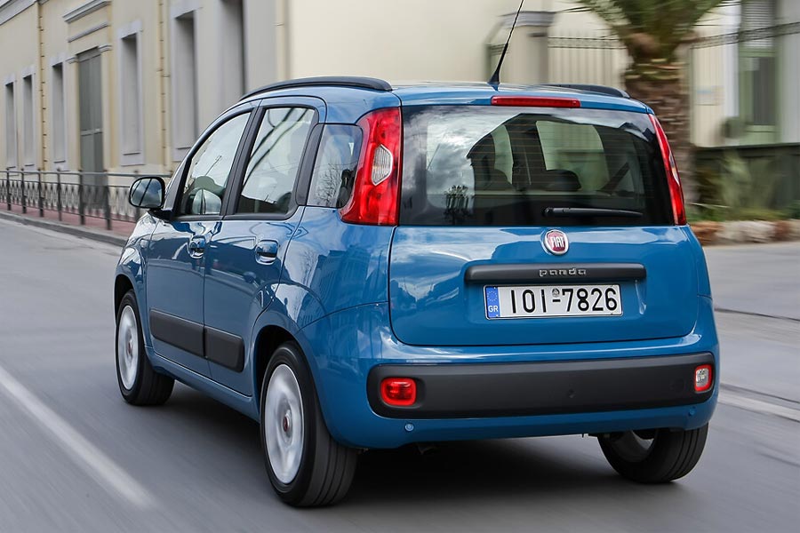 https://cdn.autogreeknews.gr/wp-content/uploads/2025/12/Fiat-Panda-2012-1.jpg