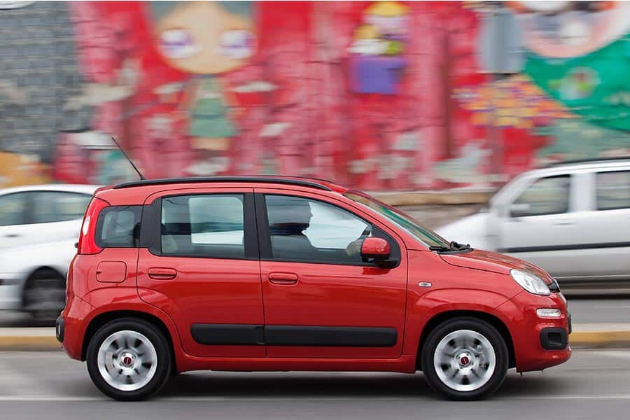 https://cdn.autogreeknews.gr/wp-content/uploads/2025/12/Fiat-Panda-2012-2.jpg
