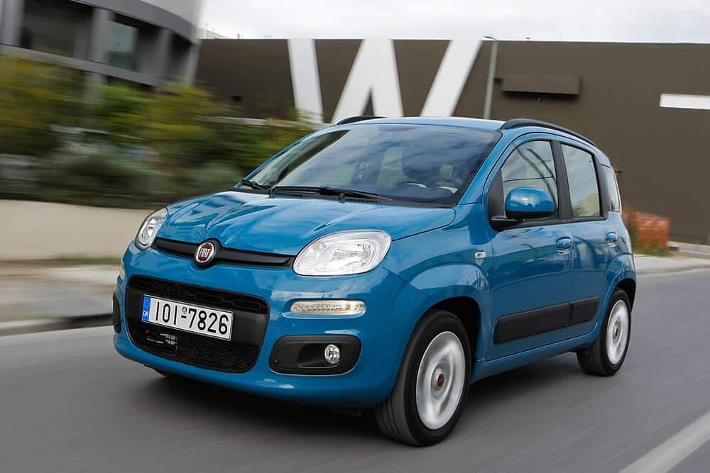 https://cdn.autogreeknews.gr/wp-content/uploads/2025/12/Fiat-Panda-2012.jpg