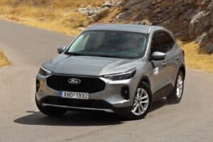 Ford-Kuga-Hybrid-strofi