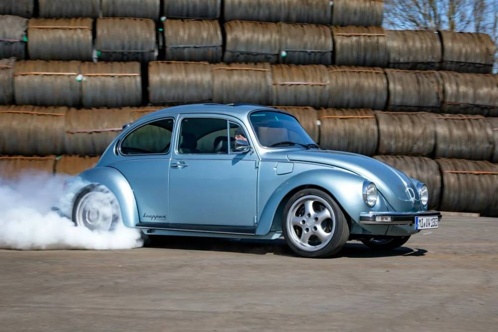 https://cdn.autogreeknews.gr/wp-content/uploads/2025/12/Knepper-RSE-VW-Beetle-20-2048x1366-1.jpg