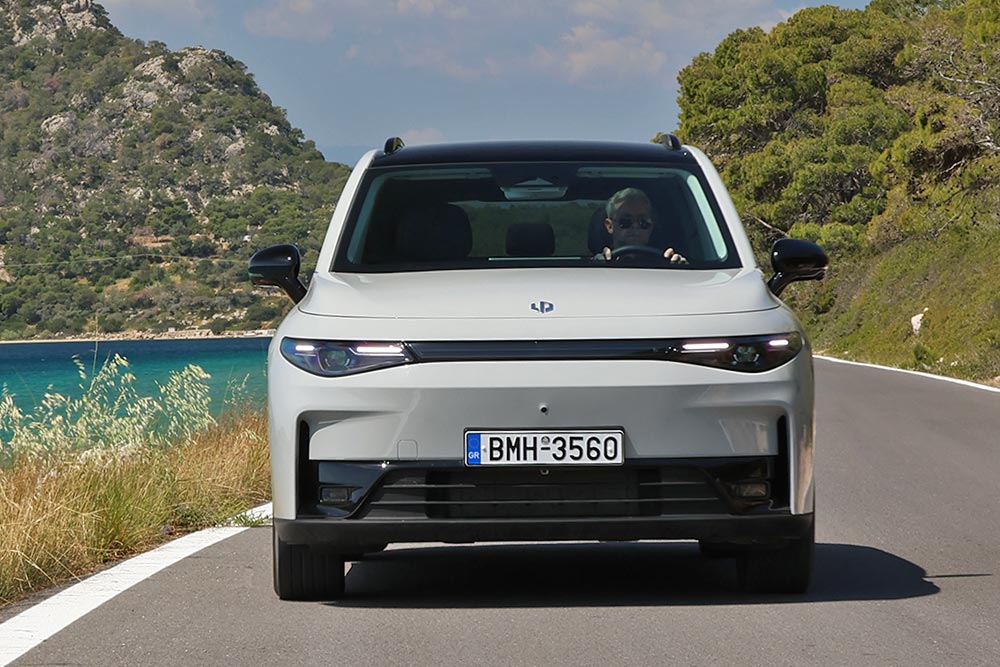 https://cdn.autogreeknews.gr/wp-content/uploads/2025/12/Leapmotor-C10-Hybrid-EV-23.jpg