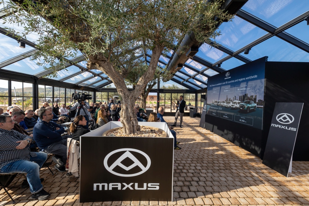 https://cdn.autogreeknews.gr/wp-content/uploads/2025/12/MAXUS-PRESS-EVENT_0542-small.jpg