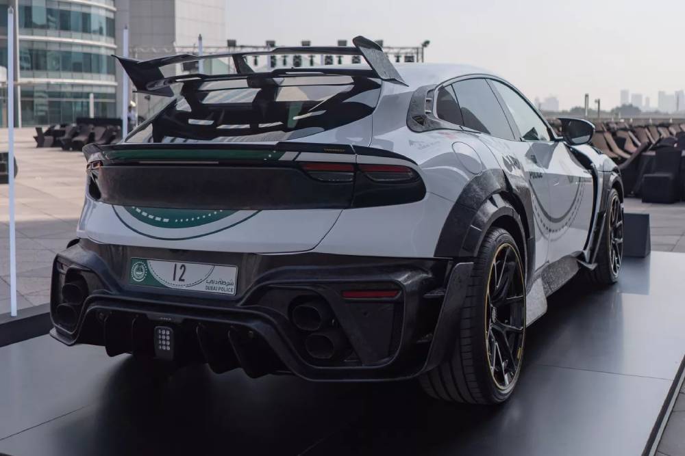 https://cdn.autogreeknews.gr/wp-content/uploads/2025/12/Mansory-Ferrari-Purosangue-Dubai-Police-3.jpg