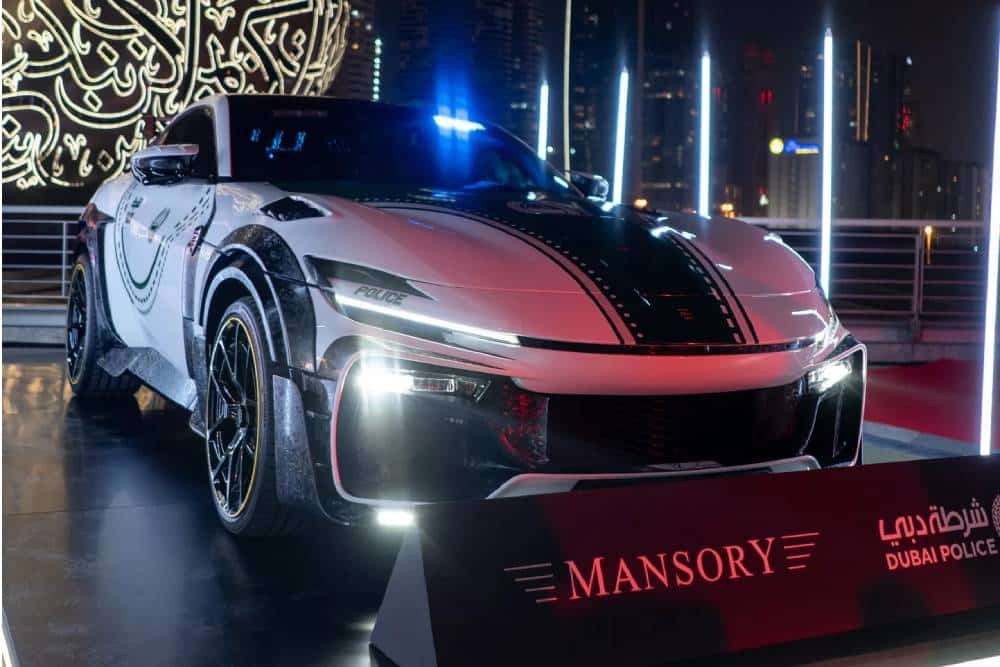 https://cdn.autogreeknews.gr/wp-content/uploads/2025/12/Mansory-Ferrari-Purosangue-Dubai-Police-7.jpg
