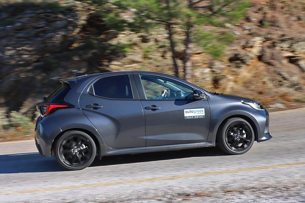 https://cdn.autogreeknews.gr/wp-content/uploads/2025/12/Mazda2-Hybrid-3.jpg