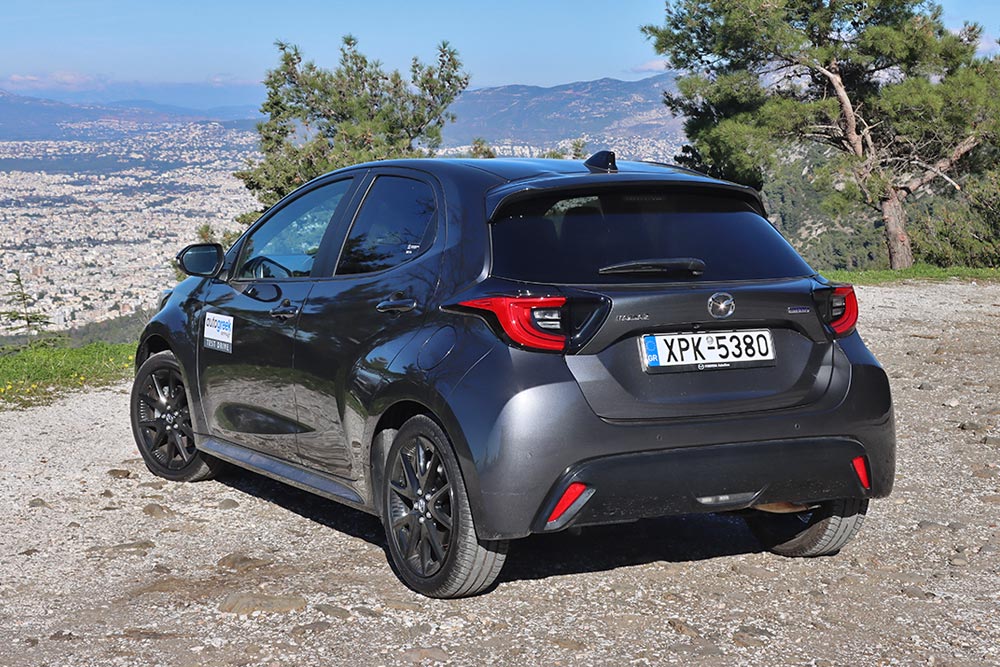 https://cdn.autogreeknews.gr/wp-content/uploads/2025/12/Mazda2-Hybrid-6.jpg