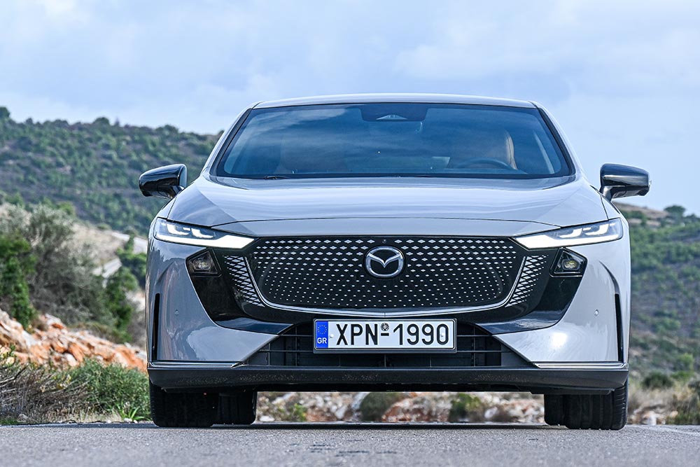 https://cdn.autogreeknews.gr/wp-content/uploads/2025/12/Mazda6e-2.jpg