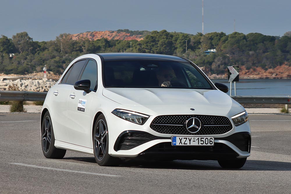 https://cdn.autogreeknews.gr/wp-content/uploads/2025/12/Mercedes-Benz-A-200-MY25-30.jpg