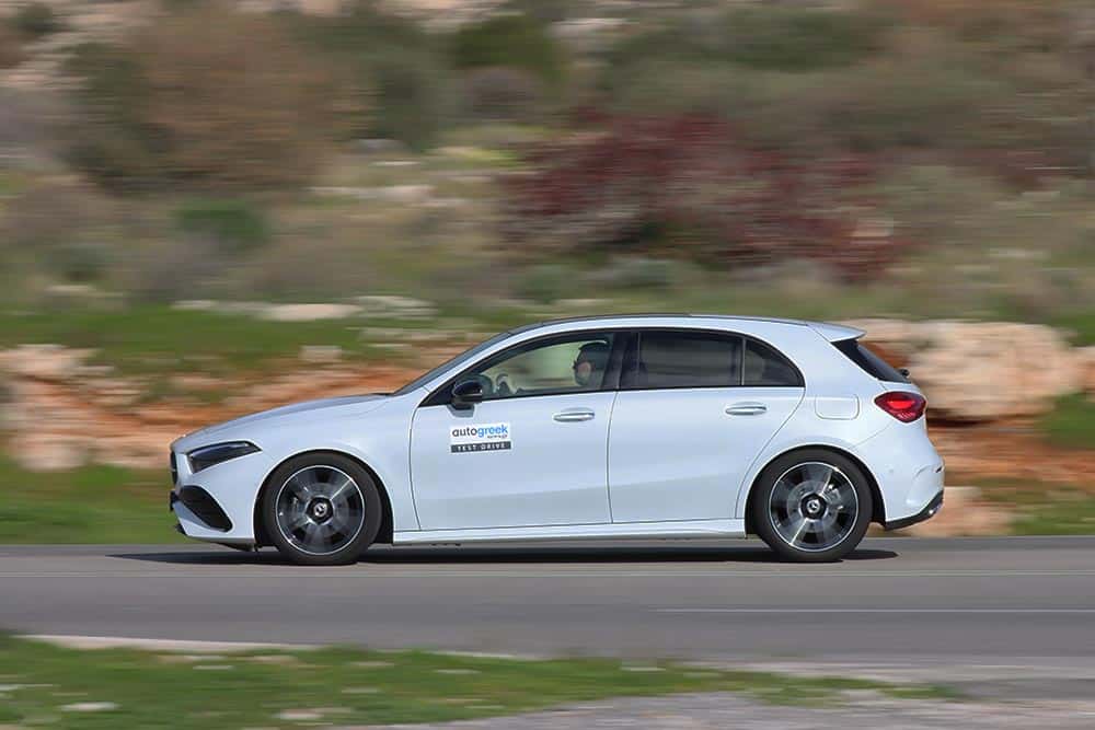 https://cdn.autogreeknews.gr/wp-content/uploads/2025/12/Mercedes-Benz-A-200-MY25-32.jpg