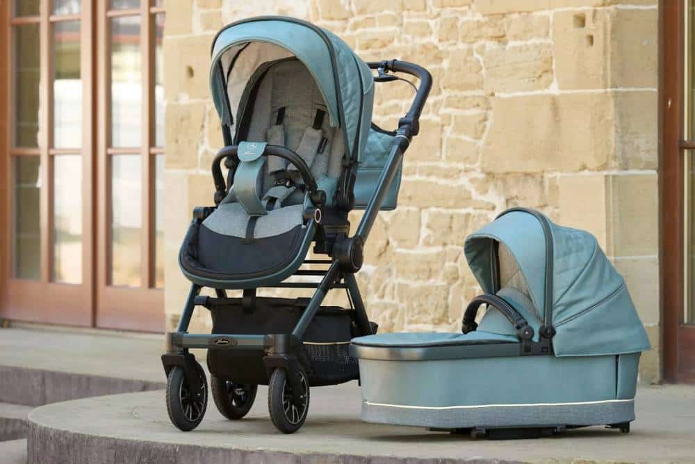 https://cdn.autogreeknews.gr/wp-content/uploads/2025/12/Mercedes-Benz-Stroller-1-2048x1366-1.jpg