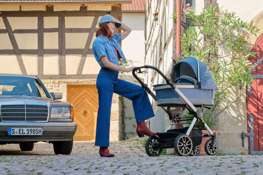 https://cdn.autogreeknews.gr/wp-content/uploads/2025/12/Mercedes-Benz-Stroller-14-2048x1366-1.jpg