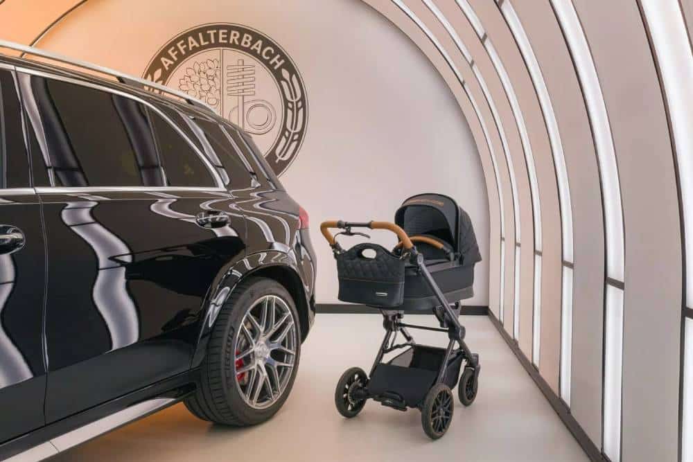 https://cdn.autogreeknews.gr/wp-content/uploads/2025/12/Mercedes-Benz-Stroller-3-2048x1366-1.jpg