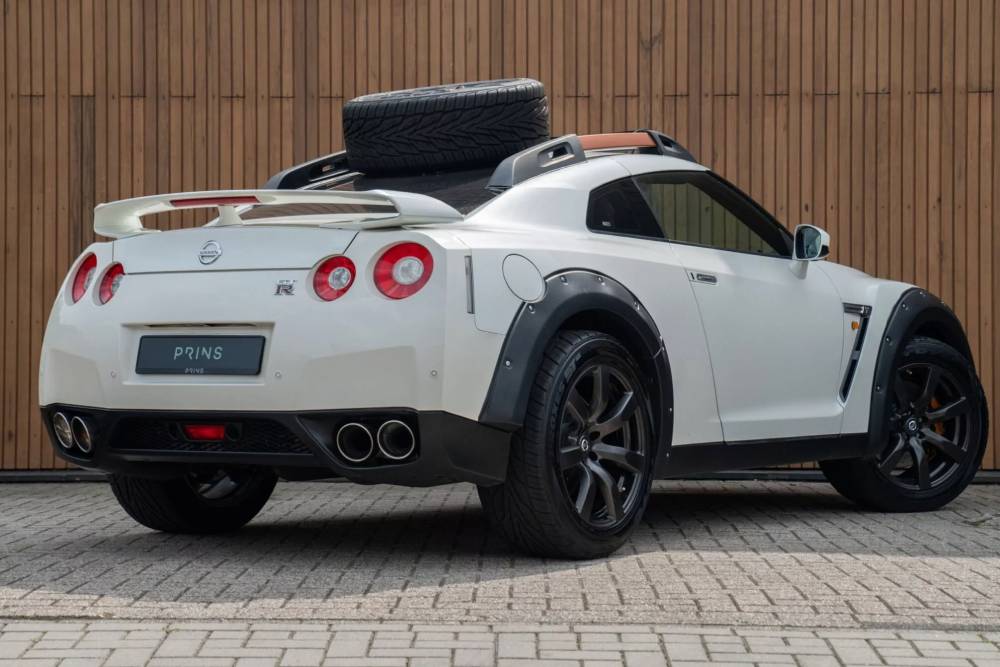 https://cdn.autogreeknews.gr/wp-content/uploads/2025/12/Nissan-GT-R-Off-Road-Prins-18-2048x1536-1.jpg