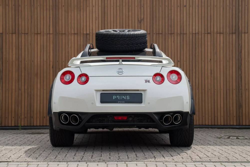 https://cdn.autogreeknews.gr/wp-content/uploads/2025/12/Nissan-GT-R-Off-Road-Prins-19-2048x1536-1.jpg