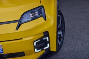 Renault-5-E-Tech-electric-front