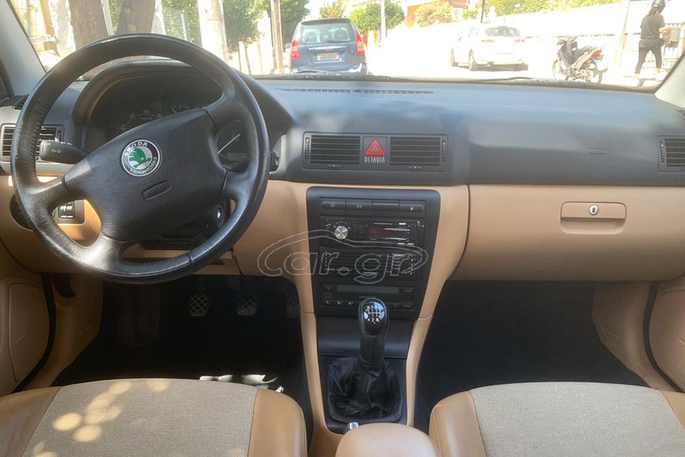 https://cdn.autogreeknews.gr/wp-content/uploads/2025/12/Skoda-Octavia-2001-2.jpg