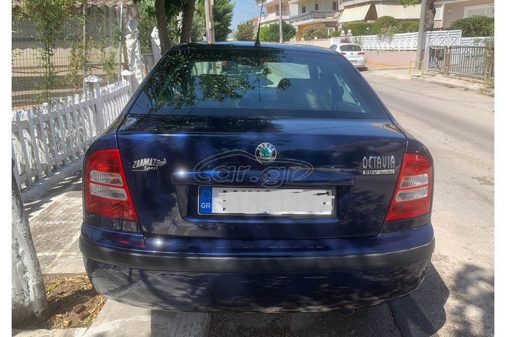 https://cdn.autogreeknews.gr/wp-content/uploads/2025/12/Skoda-Octavia-2001-9.jpg