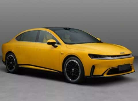 Νέο σεντάν Smart #6 κοντράρει σε μπόι Mercedes E-Class