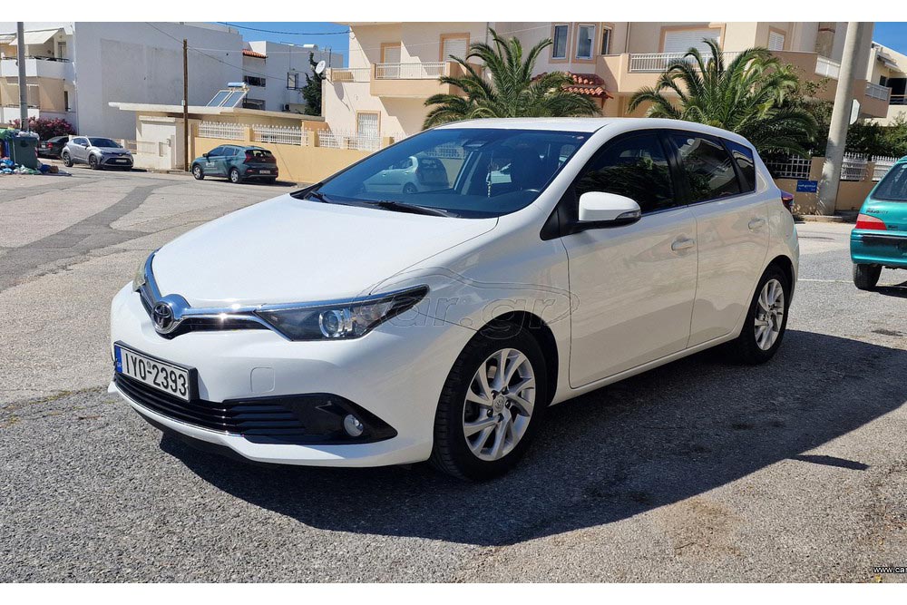https://cdn.autogreeknews.gr/wp-content/uploads/2025/12/Toyota-Auris-2019-4.jpg