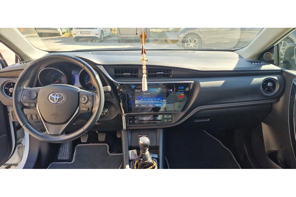 https://cdn.autogreeknews.gr/wp-content/uploads/2025/12/Toyota-Auris-2019-6.jpg