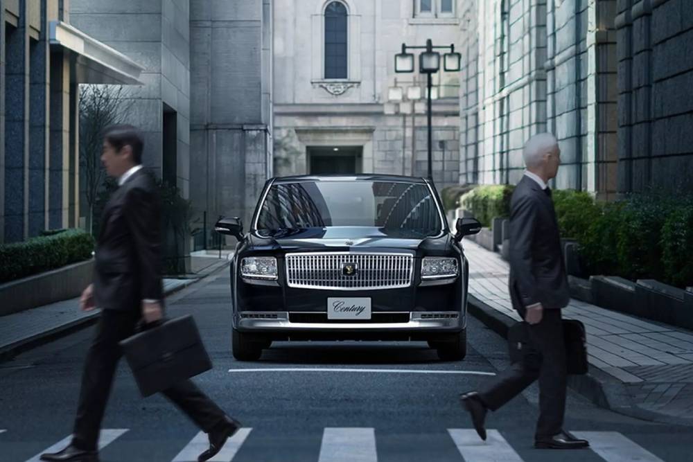 https://cdn.autogreeknews.gr/wp-content/uploads/2025/12/Toyota-Century-Japan-9-2048x1281-1.jpg