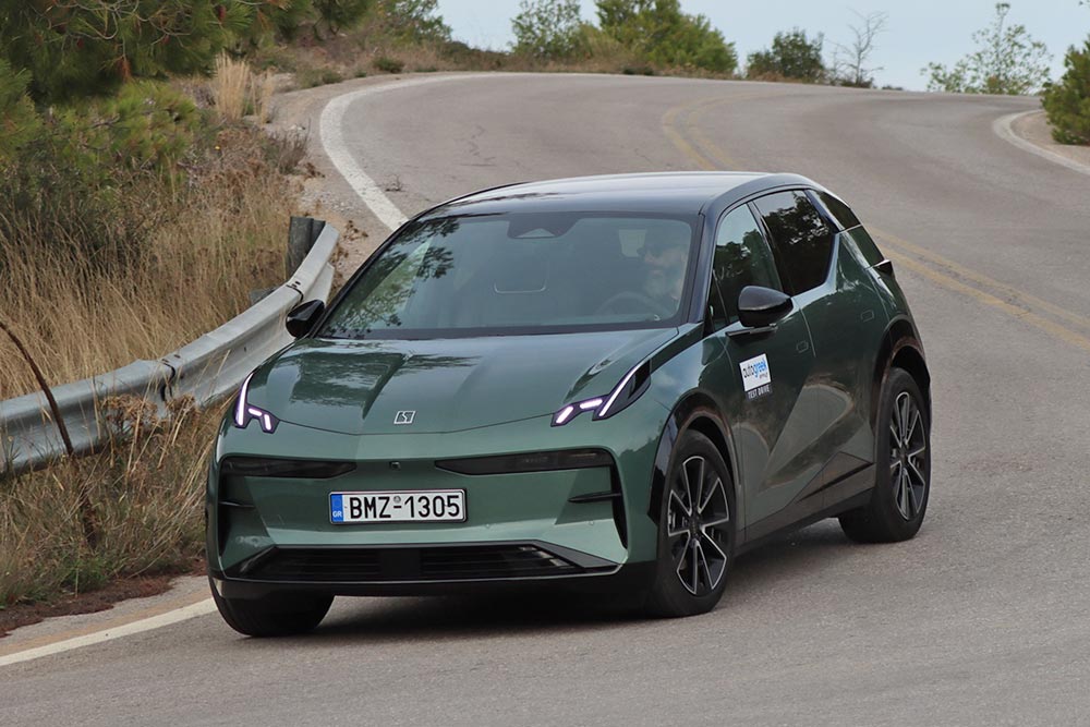 https://cdn.autogreeknews.gr/wp-content/uploads/2025/12/Zeekr-X-6.jpg
