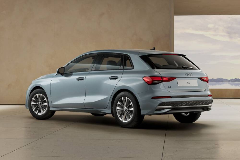 https://cdn.autogreeknews.gr/wp-content/uploads/2025/12/audi-a3-sportback-6.jpg