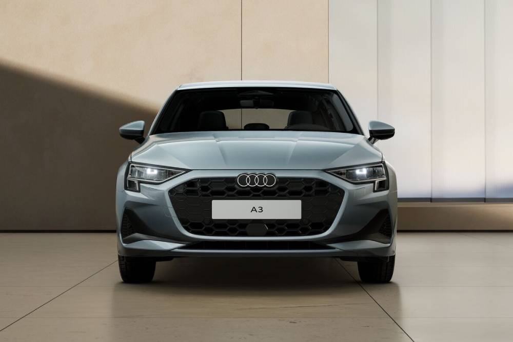 https://cdn.autogreeknews.gr/wp-content/uploads/2025/12/audi-a3-sportback-8.jpg