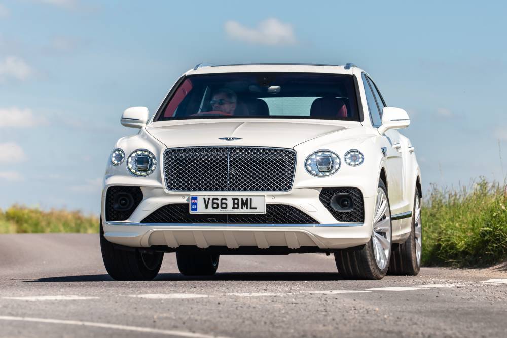 https://cdn.autogreeknews.gr/wp-content/uploads/2025/12/bentley_bentayga_hybrid_first_edition_4.jpg
