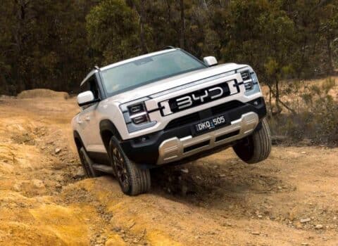 Σούζα τα αγροτικά μπροστά στον «καρχαρία» της BYD