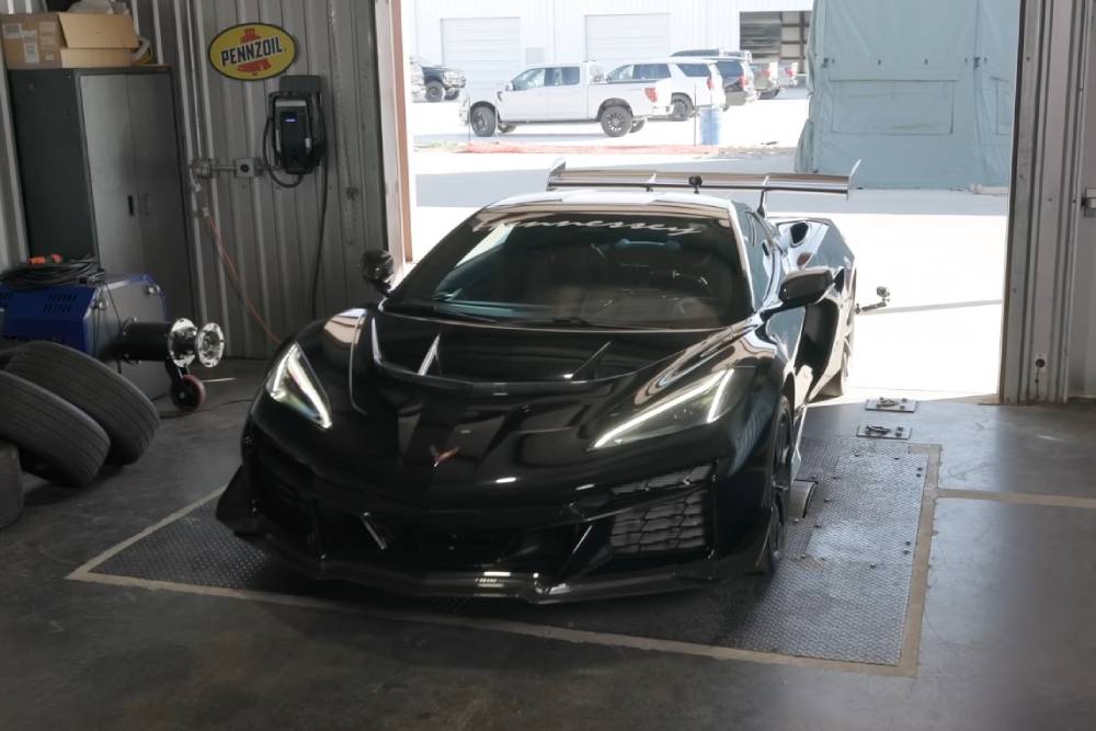 https://cdn.autogreeknews.gr/wp-content/uploads/2025/12/corvette-zr1-dyno.jpg