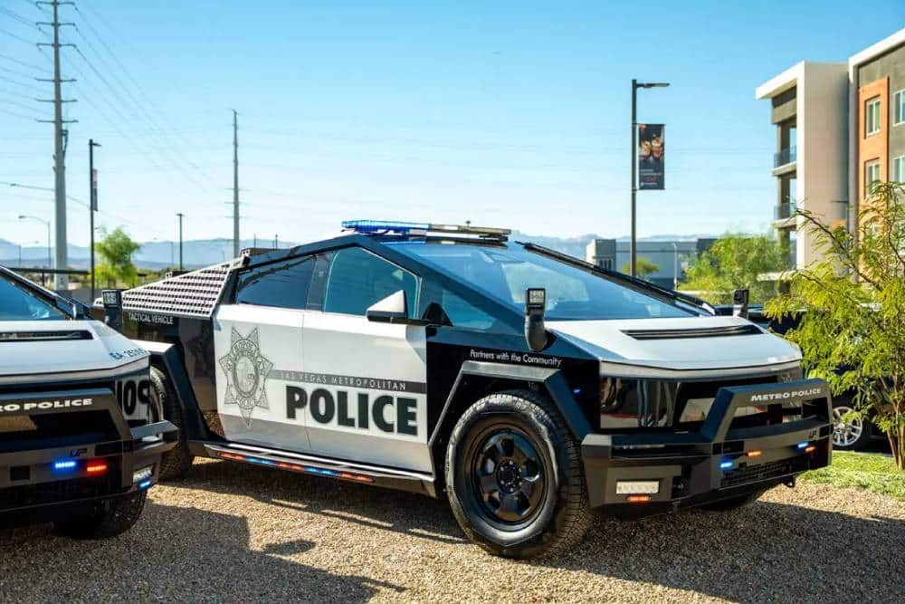 https://cdn.autogreeknews.gr/wp-content/uploads/2025/12/cybertruck-police-car-09.jpg