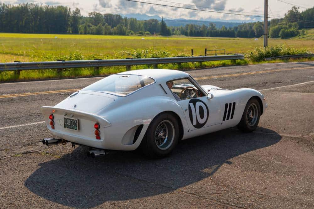 https://cdn.autogreeknews.gr/wp-content/uploads/2025/12/ferrari-250-gto-auction-14.jpg