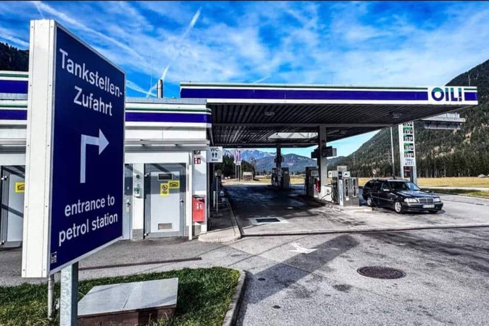 https://cdn.autogreeknews.gr/wp-content/uploads/2025/12/gas-station-short-cut-03.jpg