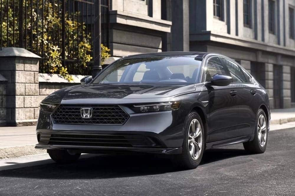 https://cdn.autogreeknews.gr/wp-content/uploads/2025/12/honda-accord-my26-03.jpg
