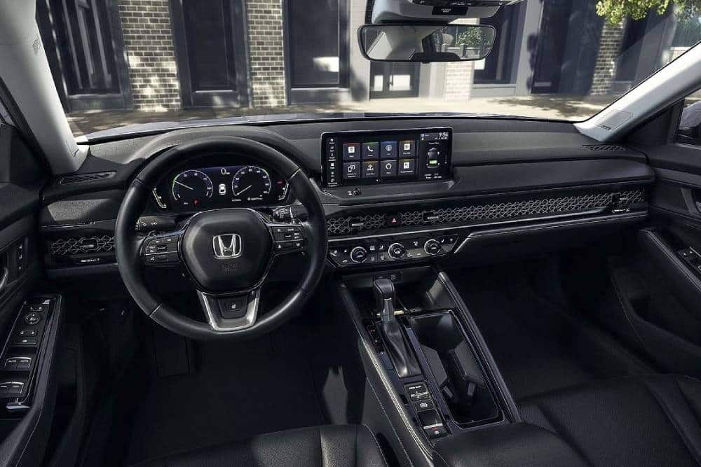 https://cdn.autogreeknews.gr/wp-content/uploads/2025/12/honda-accord-my26-05.jpg