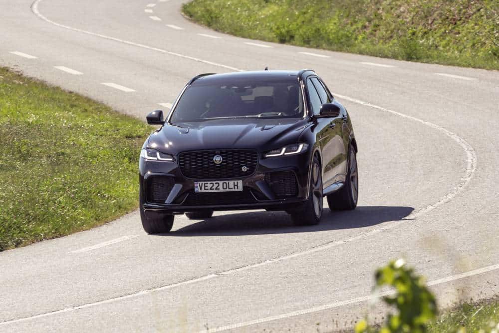 https://cdn.autogreeknews.gr/wp-content/uploads/2025/12/jaguar_f-pace_svr_edition_1988_992.jpg