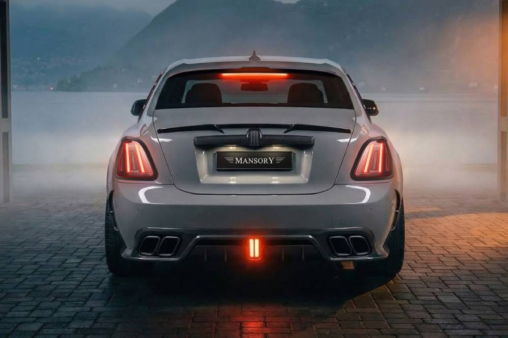 https://cdn.autogreeknews.gr/wp-content/uploads/2025/12/mansory-rolls-royce-ghost-3.jpg