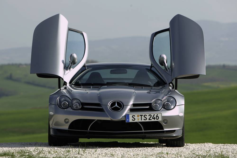 https://cdn.autogreeknews.gr/wp-content/uploads/2025/12/mercedes-benz_slr_mclaren_722_edition_41.jpg