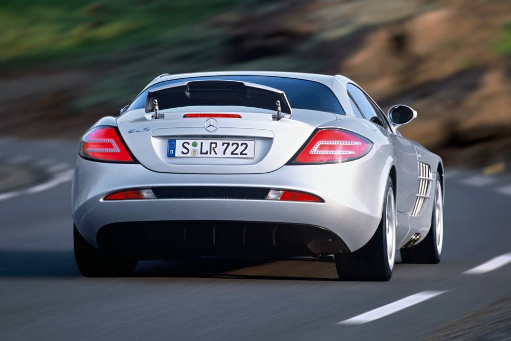 https://cdn.autogreeknews.gr/wp-content/uploads/2025/12/mercedes-benz_slr_mclaren_94.jpg