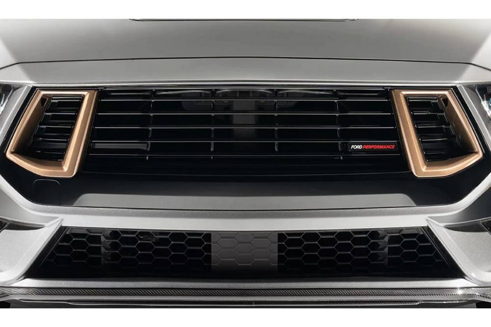 https://cdn.autogreeknews.gr/wp-content/uploads/2025/12/modular-grille.jpg