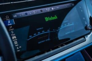 my25-jeep-wagoneerS-vlp-carousel-technology-01-des